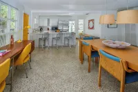 Midcentury Modern 3 Br - with Pool in Sarasota, Close to Beaches VR25-00134 - สระว่ายน้ำส่วนตัว
