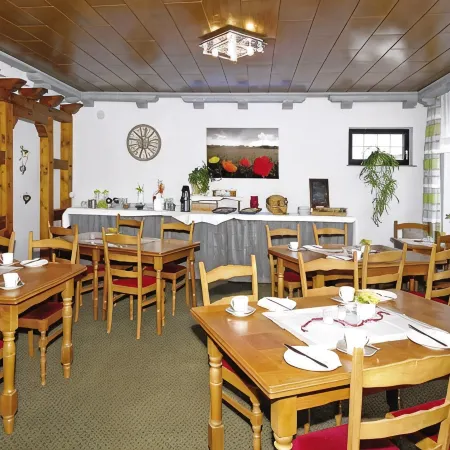 Pension "Dorfkrug" Отели в г. Винтерберг