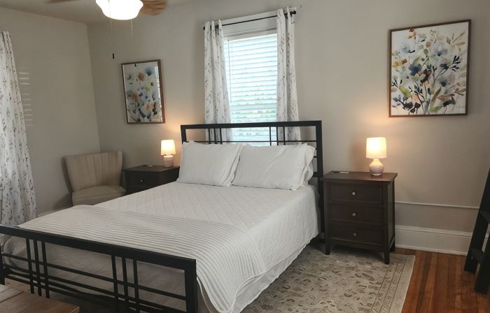 Magnolia Hideaway 2-BR Apt in center of Town of Colonial Beach