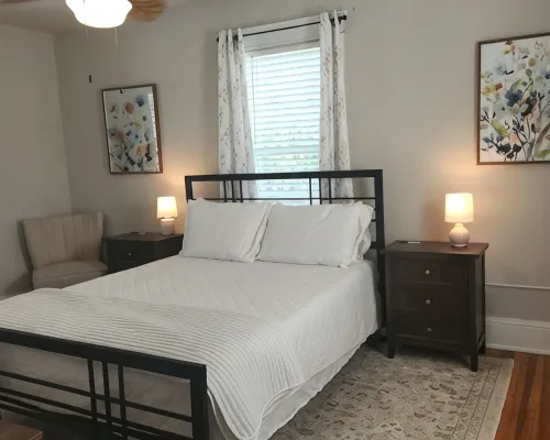 Magnolia Hideaway 2-BR Apt in center of Town of Colonial Beach Hotels in Colonial Beach