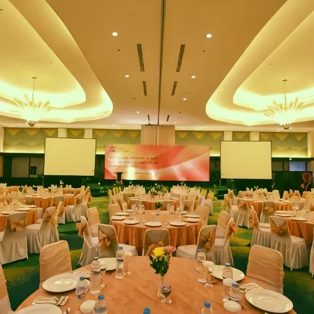 Ipb Convention Hotel Botani Square