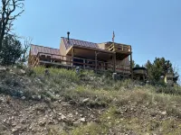 Rustic cabin high in the mountains close to Yellowstone, Tetons and Jackson Hole - Chalets