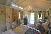 The Wren's Nest at Scottland Yard Farm, a Romantic Cabin