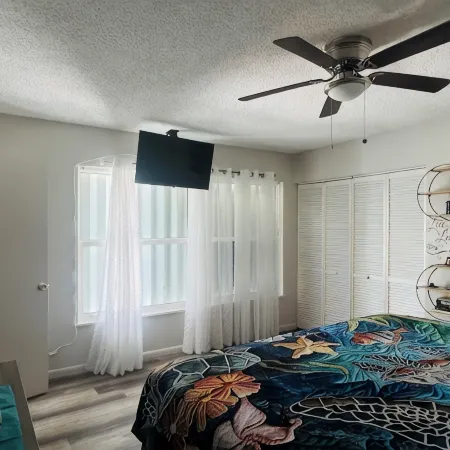 Beautiful 2/2 townhome across from world class Lake Okeechobee Bass fishing !