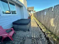 3BR 1.5Ba - Private Hot Tub & Game Room!! 2 Pets stay free! - Homestays