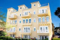 Spacious Downtown Cocoa Village Estate 1 with River Views!