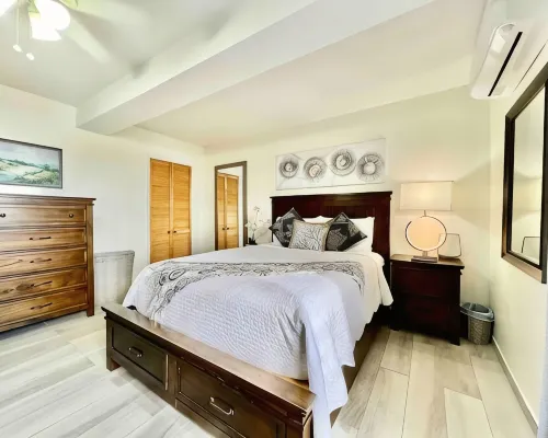 Klarissa’s by The Sea by Villa Sunbeam. Hotels in Southside