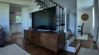 Charming 3-bedroom house with porch and yard in Winchester
