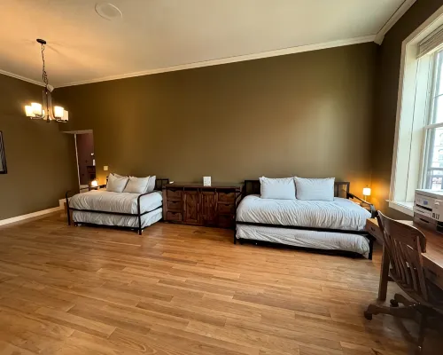 Downtown Yankton loft, perfect to gather, unwind, and create lasting memories. Hotels in Yankton