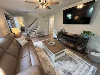 Charming 2-bedroom cottage just off i71 near Kings Island and Lebanon - 4-Star
