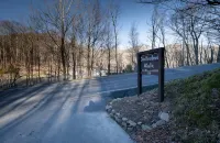 Charming townhome with 2 master suites, WiFi, AC in tranquil Sugar Mountain