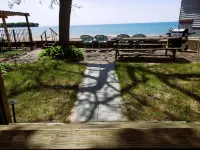 Waterfront cottage on the shores of Lake Erie. Beautiful lake front views! - Country Houses