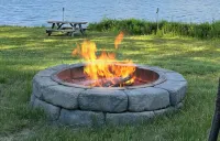 Quaint lakefront; firepit, boat, kayaks, paddleboard, grill, laundry, hammock - Wifi