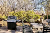 Wilderness Haven with Hot Tub in Franktown - 4つ星