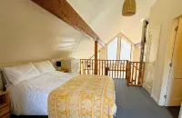 Grianain - Riverside Lodge with Mountain Views - Pensions