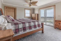 Spacious 4-bedroom overlooking Singer Castle including boat slip on the river - 4-Star