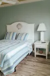 Spacious 5-bedroom house with private boat house/dock. Hot tub with serene views - 4성급