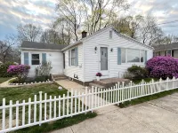 3-Bed 19thC Cottage 9minutes from  Misquamicut Beach - Wifi