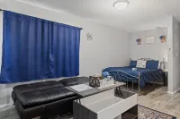 Rustic Spacious Studio/Aurora area/Sleeps 2/Pet Friendly/FREE WI-FI & Parking