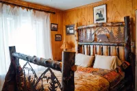 Just minutes from EVERYTHING! Lots of amenities. - Wifi