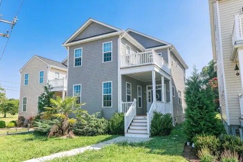 4 Bedroom Cottage - 5 Minutes from both beaches - Bungalows