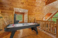Romantic Retreat!!! Newly refreshed cabin with hot tub~New listing rates! - romantique