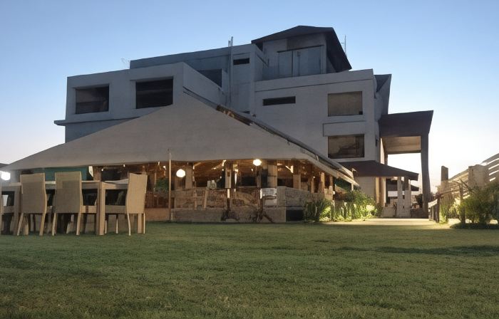 7 Seasons Resort & Spa