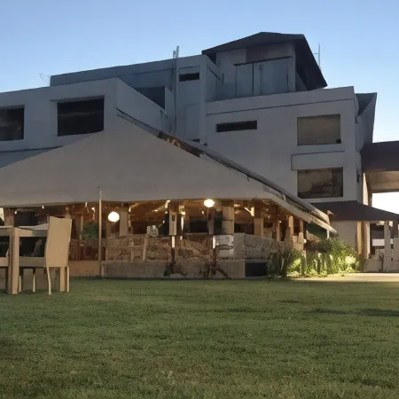 7 Seasons Resort & Spa
