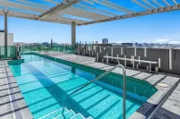 Quattro on Astor - Pool