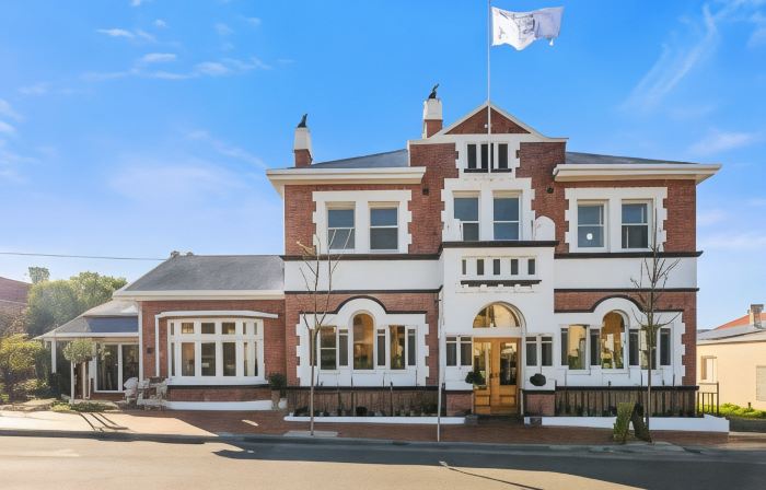 Cygnet Old Bank B & B Cafe & Gift Store
