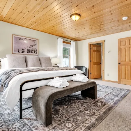 Sleeps 16+ Hot Tub with Mountain View - 3Min to Sunday River Ski - Game Room