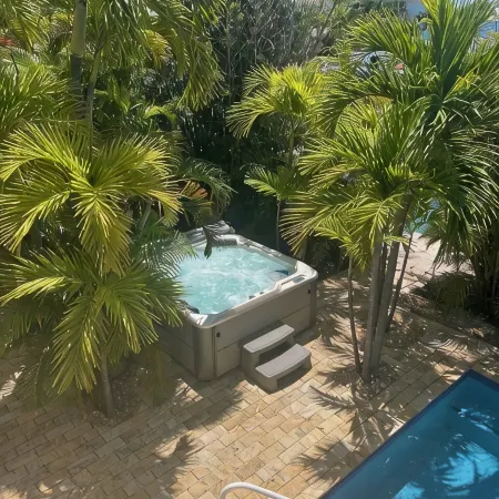 Large Full Duplex with Pool / Hot tub Pet Friendly  581- 591 10th Street