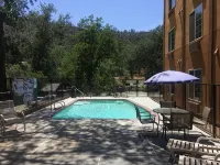 The Monarch Inn - Pools