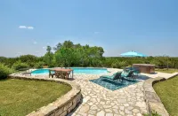 Prosit Ranch - 300 Acre Private Ranch w/360 Degree Views & Wrap-Around Porch - Pools