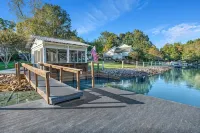 Lake Norman Luxury - Large Saltwater Pool, Dock & Boathouse - Sleeps 18 - Homestays