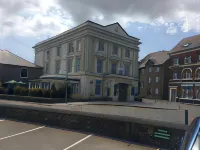 The White Hart Hotel ヘイルのホテル