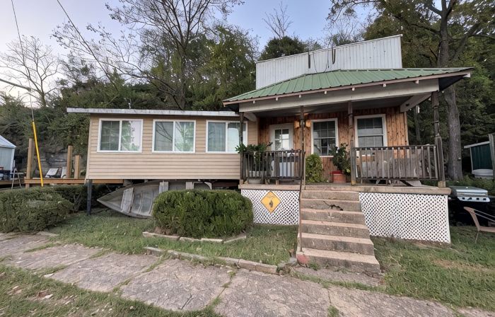 Great Cabin on Osage River in Tuscumbia, MO