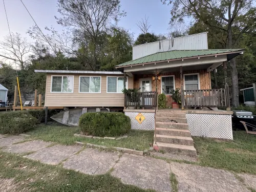 Great Cabin on Osage River in Tuscumbia, MO - Alphydda