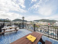 Yeosu Paradise Spa Pension Отели рядом с достопримечательностью «Мемориальная башня «Чхунхонтоп»»