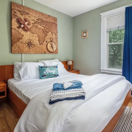 Nautical 3BR Sleeps 8 @ Tweed Airport W/ Fire Pit + Smart TVs Near Beach & Yale