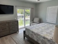 New waterfront, oceanview, 3 king bedrooms, w/full baths + 1/2 bath w/pool, dock - Private Pools