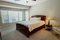 Amazing outdoor space! 5 minute walk to park with paved trails. - Swimmingpools