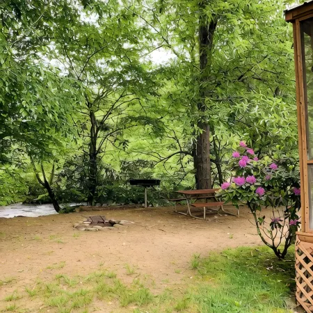 CREEKSIDE CABINS  - CHIPMUNK