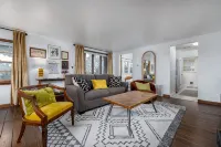Stylish 1 bedroom cottage along the Mississippi River - 3-Star