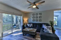 Waterfront Sleeps 6 w/private boat dock and heated pool. - Pools