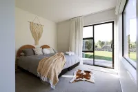 Modern Raglan Hideaway