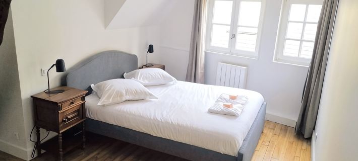 Superb apartment - heart of old town -  Cathedral view Hoteles en Vannes
