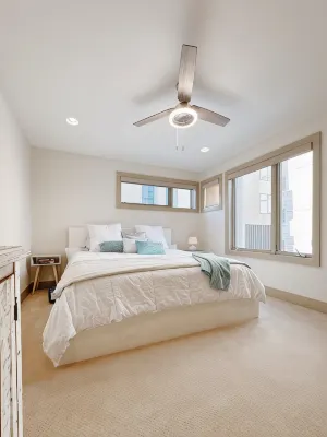 Chic Apt w/parking - Walk to Capitol, Convention Center, museums & shops! - Condos