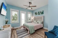 Luxurious House on the Canal, Pool, Hot Tub, steps to BEACH - 4-Star