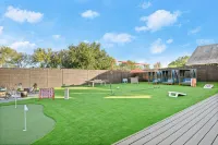 Most Epic Austin Experience! Sleeps 14 + Heated Pool + Spa + Cabanas + Speakeasy - Private Pools